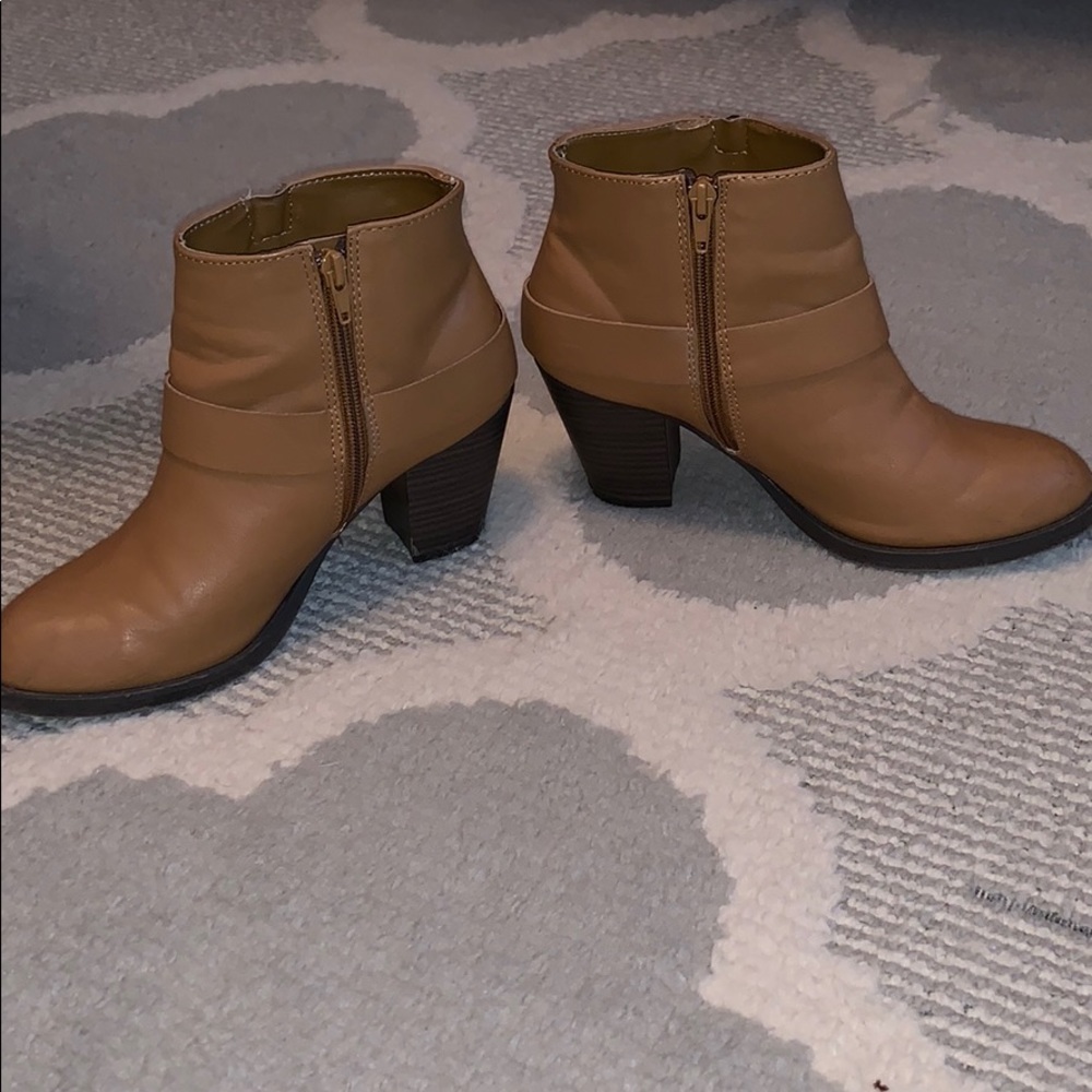 Women’s Cathy Jean Booties Tan 3 Buckle - Size 7.5 - Picture 7 of 15